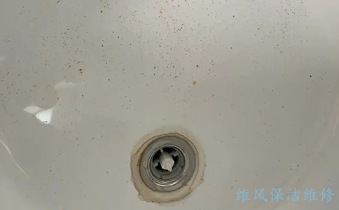 你能去除用柠檬酸清洁浴缸时的水垢吗